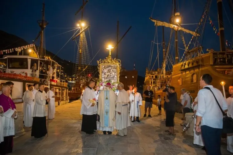 DUBROVNIK: Večernja procesija povodom blagdana Velike Gospe