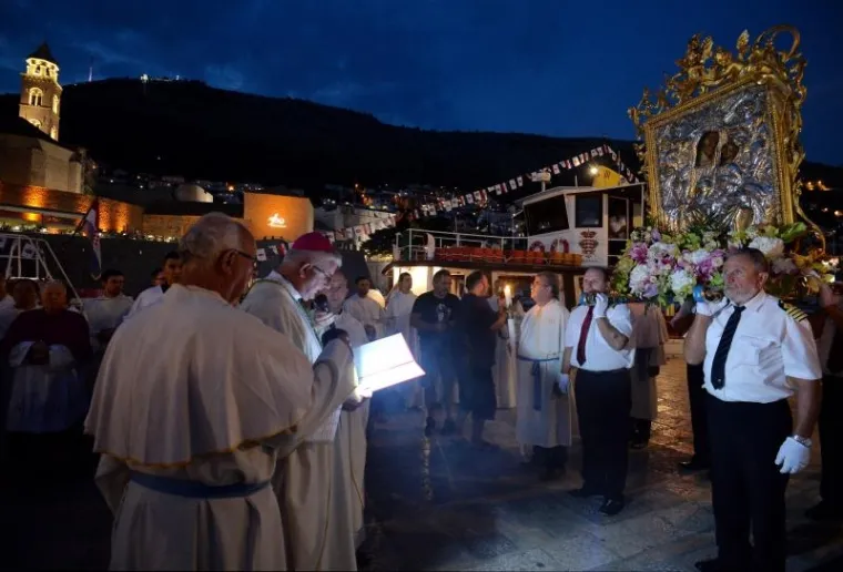 DUBROVNIK: Večernja procesija povodom blagdana Velike Gospe