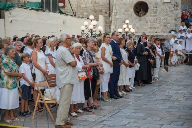 DUBROVNIK: Večernja procesija povodom blagdana Velike Gospe
