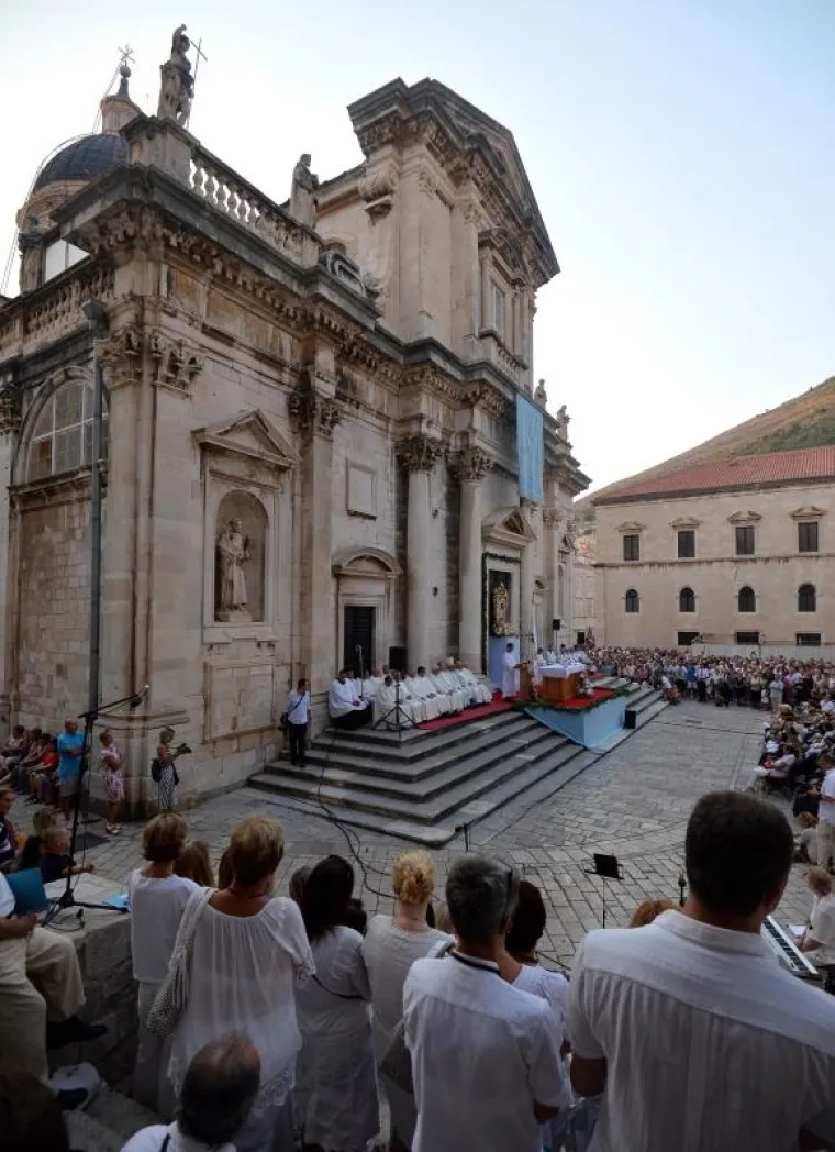 DUBROVNIK: Večernja procesija povodom blagdana Velike Gospe