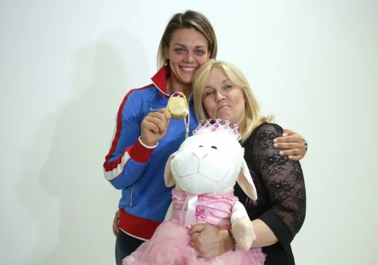 Zlatnu Sandru su dočekali navijači, roditelji, novinari, predstavnici Saveza i gradonačelnik Milan Bandić.