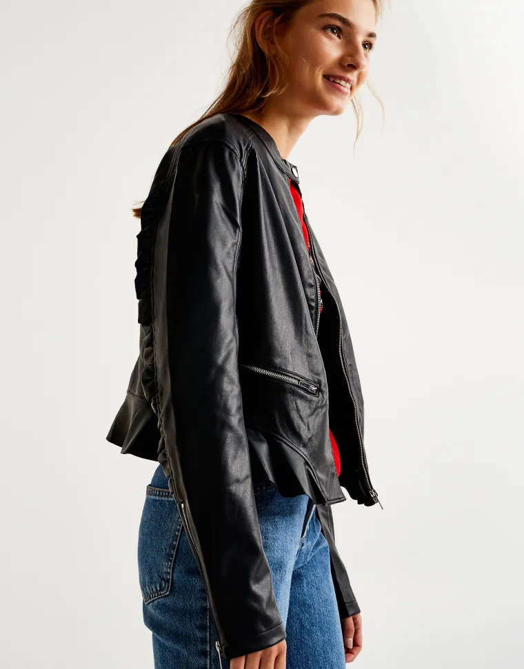 Jakna od umjetne kože s volanom, Pull&amp;Bear, 249,90 kuna