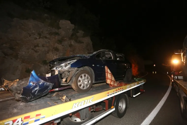 TEŠKA PROMETNA NESREĆA NA KAMENJAKU: Sudarili se automobil i kombi, više je osoba ozlijeđeno