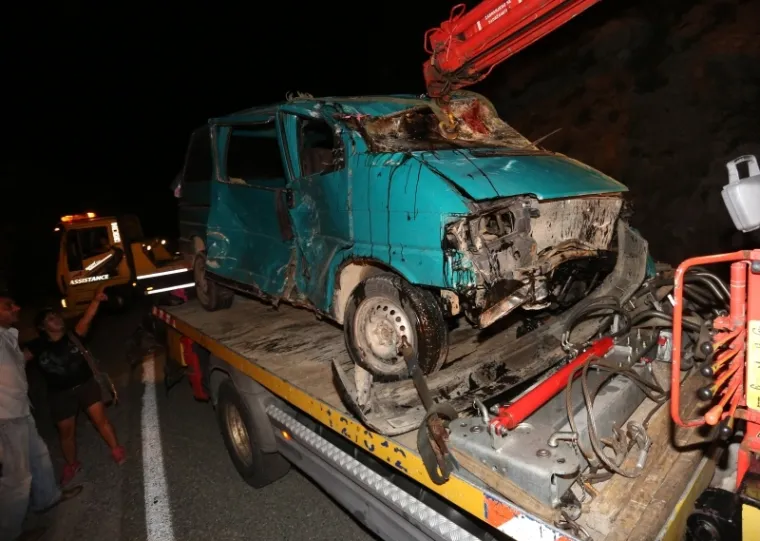 TEŠKA PROMETNA NESREĆA NA KAMENJAKU: Sudarili se automobil i kombi, više je osoba ozlijeđeno