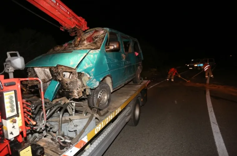 TEŠKA PROMETNA NESREĆA NA KAMENJAKU: Sudarili se automobil i kombi, više je osoba ozlijeđeno