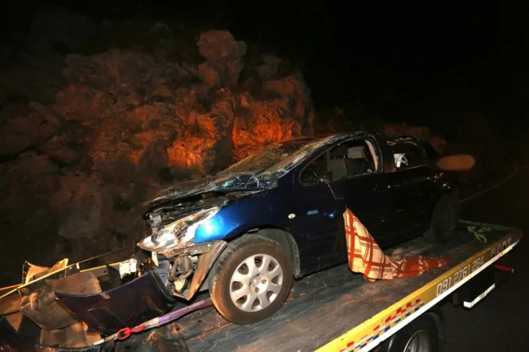 TEŠKA PROMETNA NESREĆA NA KAMENJAKU: Sudarili se automobil i kombi, više je osoba ozlijeđeno