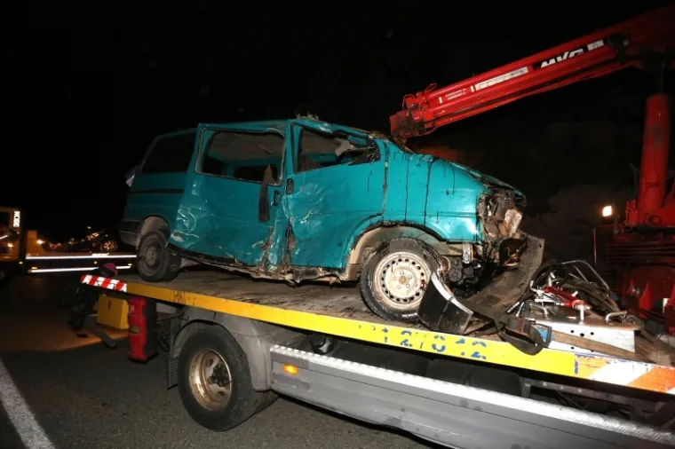 TEŠKA PROMETNA NESREĆA NA KAMENJAKU: Sudarili se automobil i kombi, više je osoba ozlijeđeno