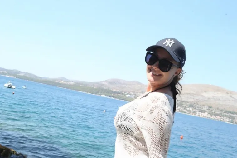 Australska reality zvijezda Jackie Gillies (36) i ove godine ljetni odmor provodi u Hrvatskoj.