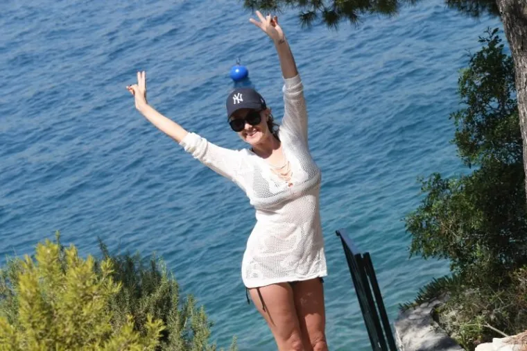 ZVIJEZDA AUSTRALSKOG REALITYJA U POSJETU DOMOVINI: Poznata Jackie Gillies ponovno ljetuje u Hrvatskoj