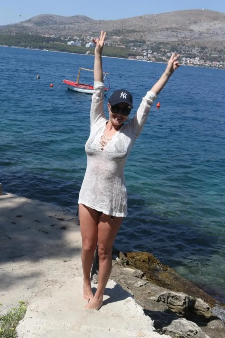 ZVIJEZDA AUSTRALSKOG REALITYJA U POSJETU DOMOVINI: Poznata Jackie Gillies ponovno ljetuje u Hrvatskoj