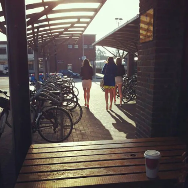 UHVAĆENE U ČUVENOM HODU SRAMA: Dobro se provele noć prije, pa se kući vraćale u muškoj robi