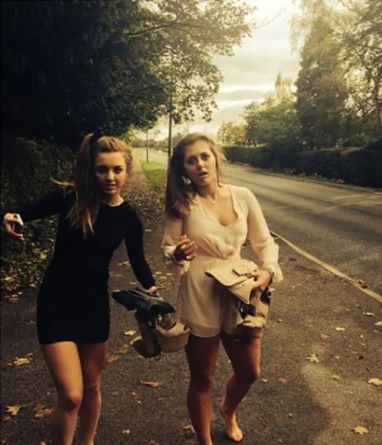 UHVAĆENE U ČUVENOM HODU SRAMA: Dobro se provele noć prije, pa se kući vraćale u mu&scaron;koj robi