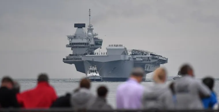 SPEKTAKL U PORTSMOUTHU: HMS Queen Elizabeth napokon uplovio u matičnu luku