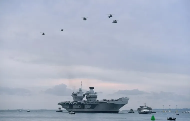 SPEKTAKL U PORTSMOUTHU: HMS Queen Elizabeth napokon uplovio u matičnu luku