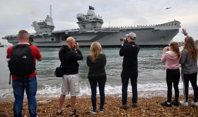SPEKTAKL U PORTSMOUTHU: HMS Queen Elizabeth napokon uplovio u matičnu luku