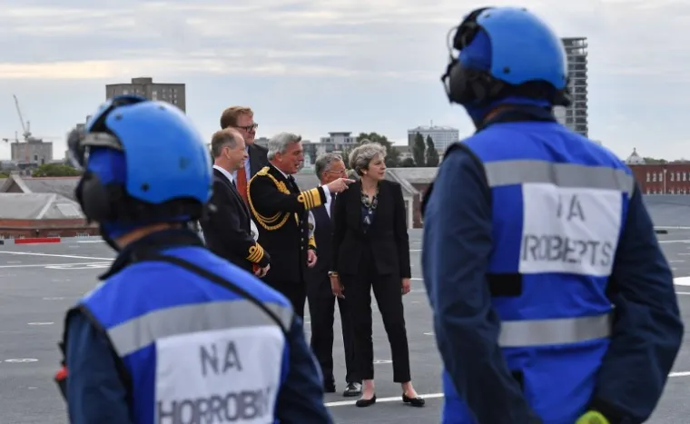 SPEKTAKL U PORTSMOUTHU: HMS Queen Elizabeth napokon uplovio u matičnu luku