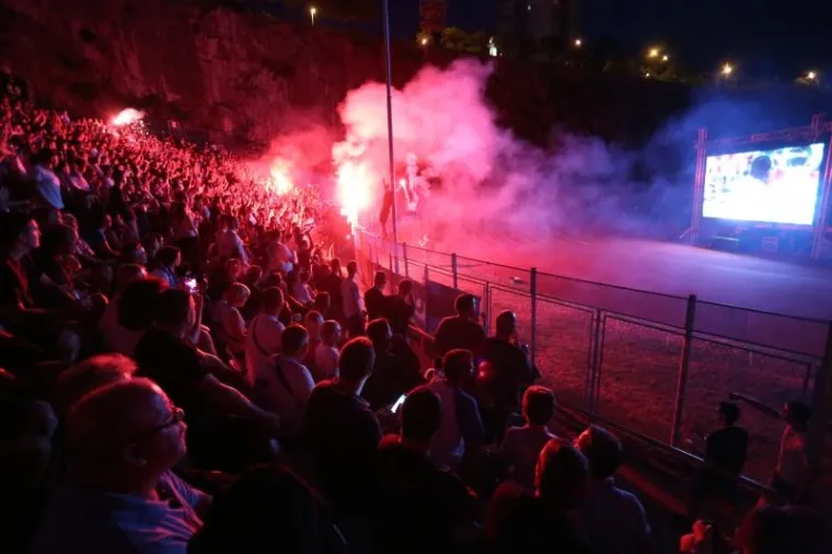 KANTRIDA U PLAMENU: Navijači Rijeke na kultnom stadionu napravili atmosferu za pamćenje