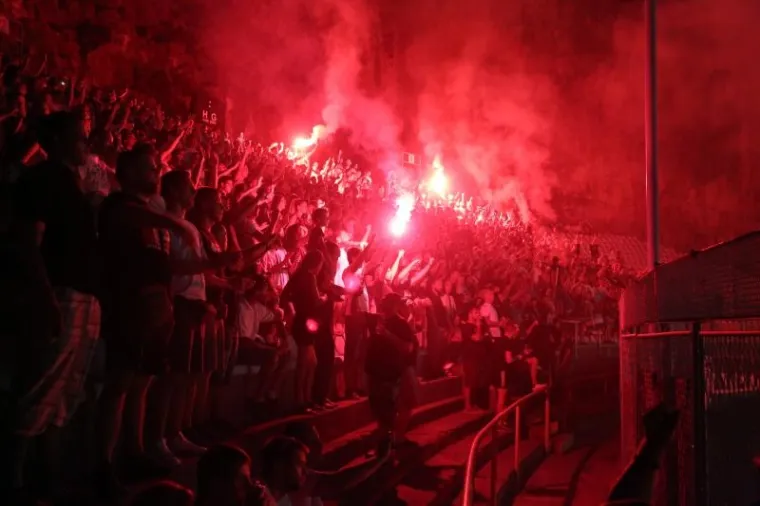 KANTRIDA U PLAMENU: Navijači Rijeke na kultnom stadionu napravili atmosferu za pamćenje