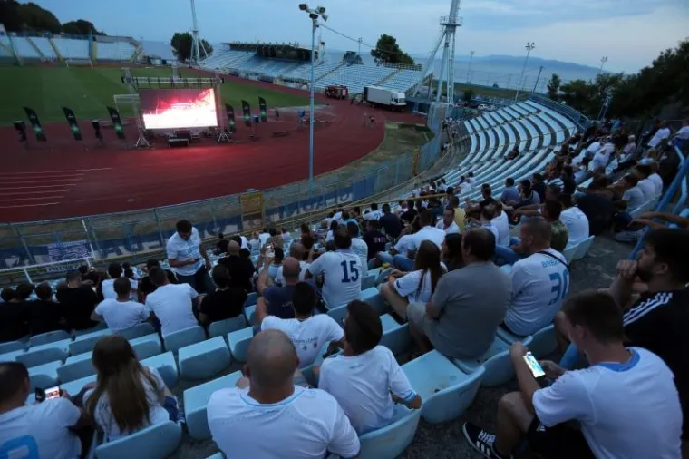 KANTRIDA U PLAMENU: Navijači Rijeke na kultnom stadionu napravili atmosferu za pamćenje
