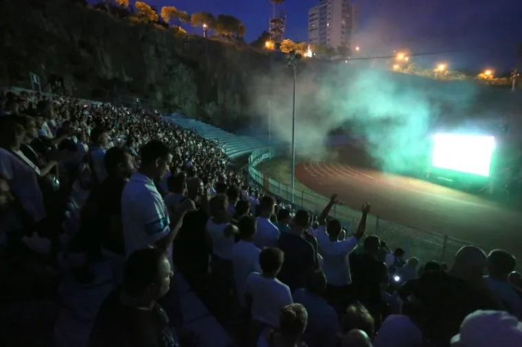 KANTRIDA U PLAMENU: Navijači Rijeke na kultnom stadionu napravili atmosferu za pamćenje