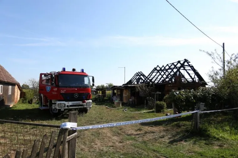 POŽAR U DRVENOJ KUĆI U IVANIĆ GRADU: Poginule su dvije osobe, jedna je ozlijeđena