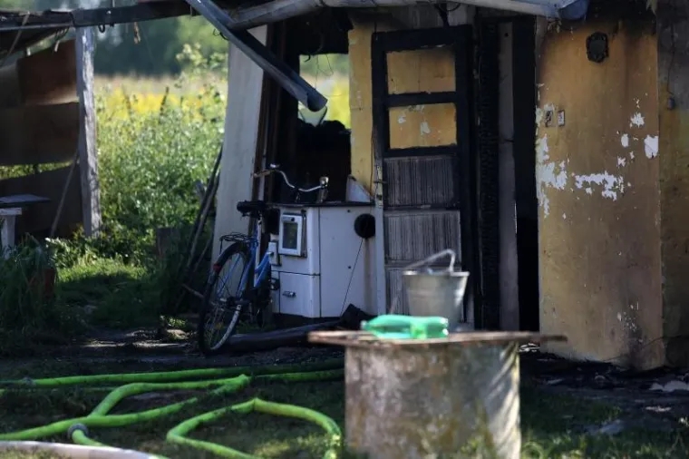 POŽAR U DRVENOJ KUĆI U IVANIĆ GRADU: Poginule su dvije osobe, jedna je ozlijeđena