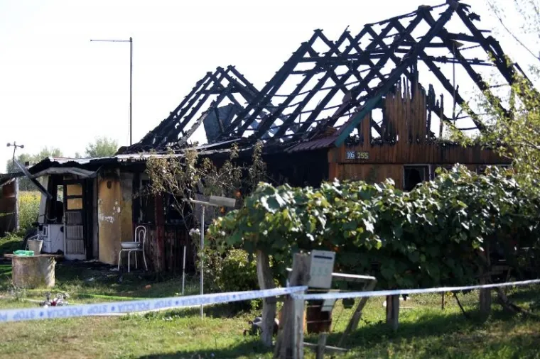 POŽAR U DRVENOJ KUĆI U IVANIĆ GRADU: Poginule su dvije osobe, jedna je ozlijeđena
