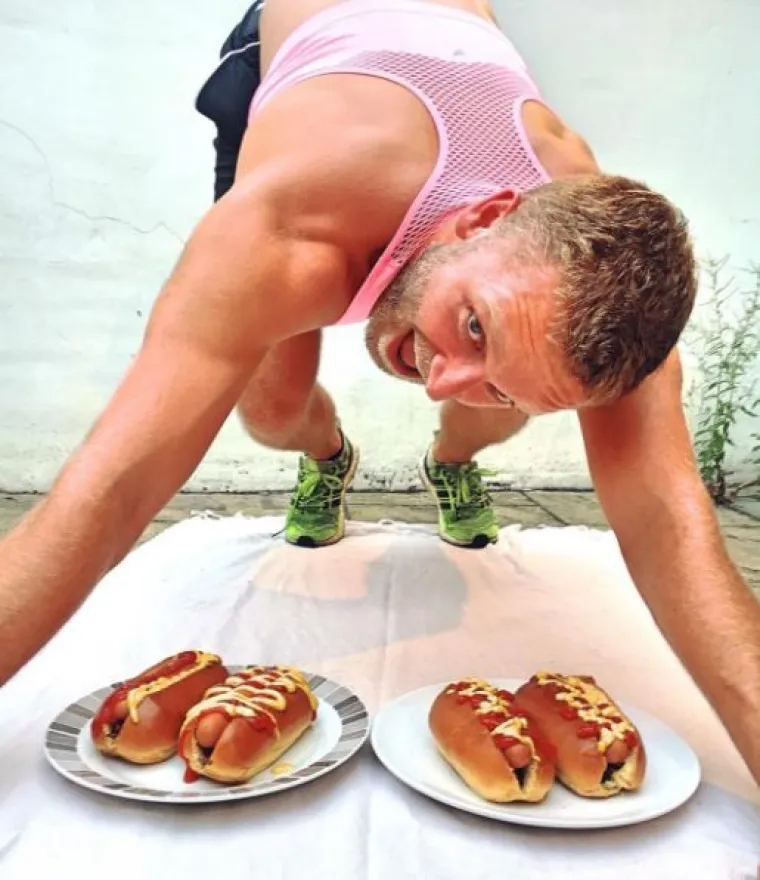 Parodija 'insta-muža' na fotke njegove djevojke, fitness blogerice,  nasmijat će vas do suza