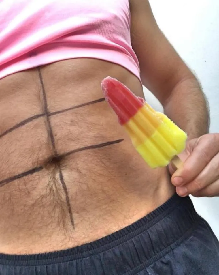 Parodija 'insta-muža' na fotke njegove djevojke, fitness blogerice,  nasmijat će vas do suza