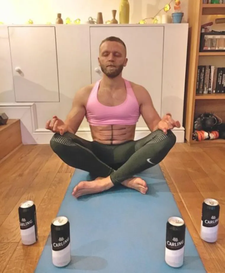 Parodija 'insta-muža' na fotke njegove djevojke, fitness blogerice,  nasmijat će vas do suza