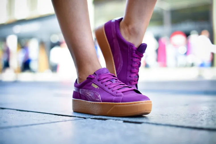 Modni hit ove sezone - čiste i jednostavne linije tenisice platforme lako će se uklopiti u bilo koji look