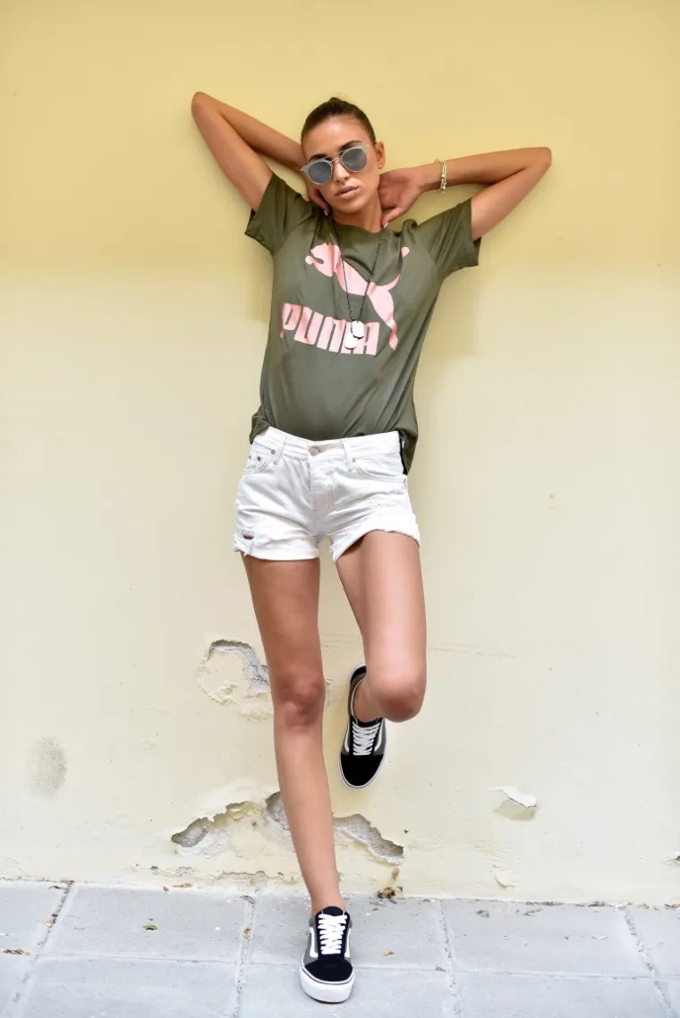 Modni hit ove sezone - čiste i jednostavne linije tenisice platforme lako će se uklopiti u bilo koji look