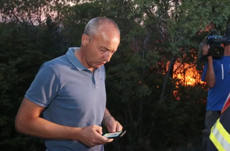 CIJELU NOĆ TRAJALA JE BORBA, A JO&Scaron; NIJE GOTOVO: Vatrogasci se muče s požarom kod Zatona