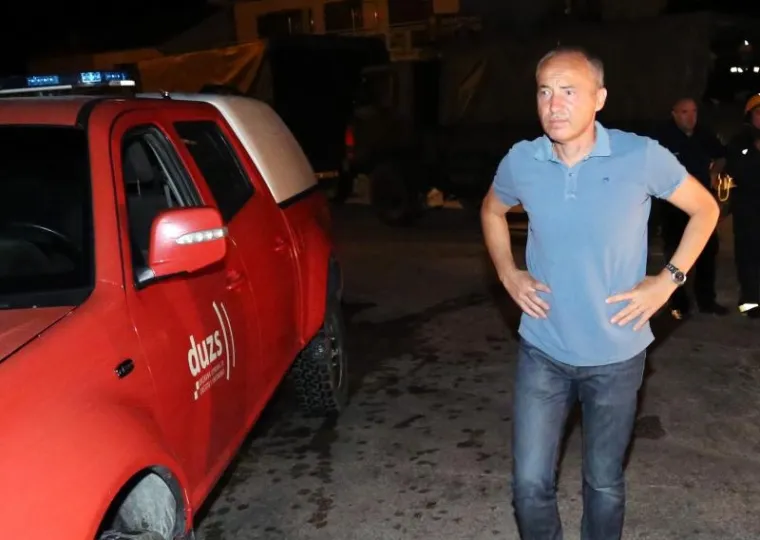 CIJELU NOĆ TRAJALA JE BORBA, A JO&Scaron; NIJE GOTOVO: Vatrogasci se muče s požarom kod Zatona