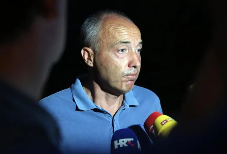 CIJELU NOĆ TRAJALA JE BORBA, A JO&Scaron; NIJE GOTOVO: Vatrogasci se muče s požarom kod Zatona