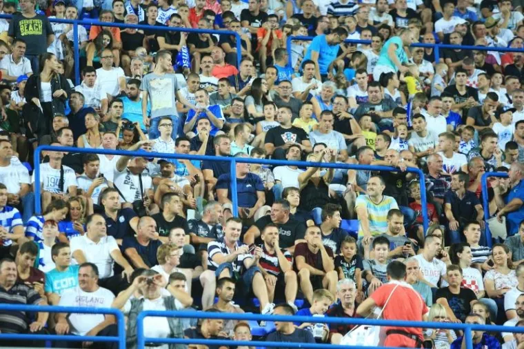 OSJEČANIMA ČISTA PETICA: Nogometna renesansa na Dravi, Gradski vrt zaslužio je ovakav europski spektakl