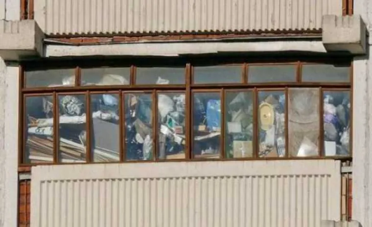 [FOTO] RUSKI BALKONI SU ČISTA UMJETNOST: Mogu pasti svakog trenutka, ali dok stoje su pravi spomenici