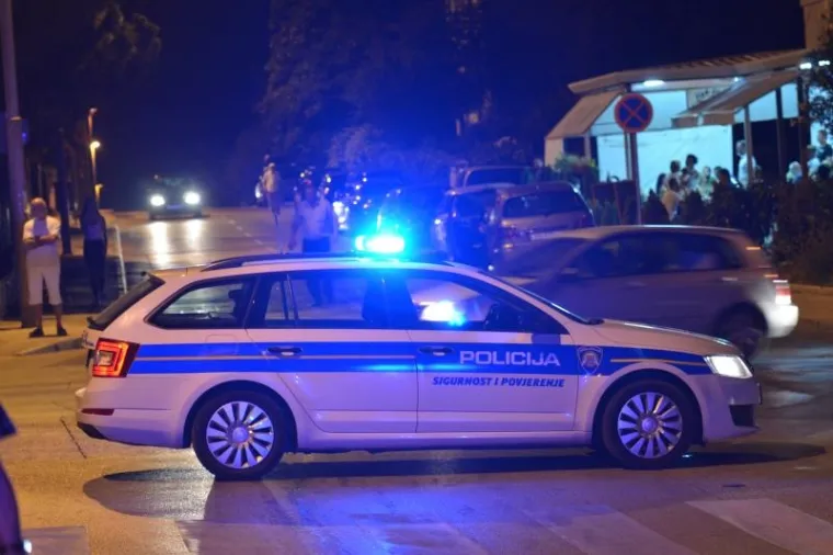 FOTO: U Puli se zapalio autobus Pulaprometa, nema ozlijeđenih