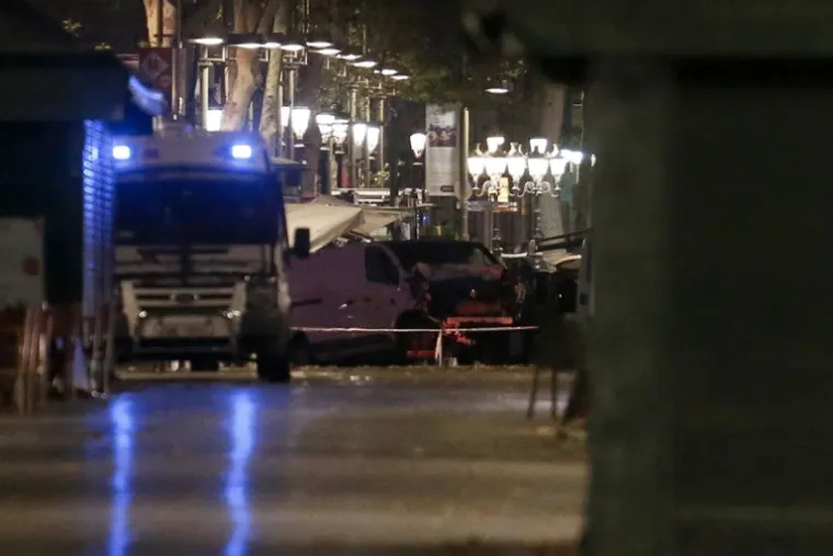 NOĆ NAKON BRUTALNOG NAPADA: 25 fotografija koje pokazuju pravu strahotu koja se dogodila u Barceloni
