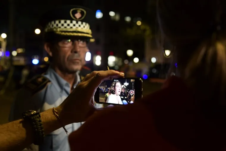 NOĆ NAKON BRUTALNOG NAPADA: 25 fotografija koje pokazuju pravu strahotu koja se dogodila u Barceloni