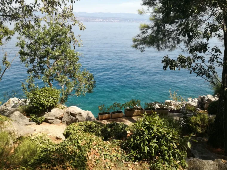 Izvanredna uprava Agrokora na čelu s povjerenikom Antom Ramljakom započela je proces prodaje nekretnine Villa Castello u vlasni&scaron;tvu koncerna.
Riječ je o nekretnini s posjedom koji se nalazi u Medveji u općini Lovran, u blizini Opatije.