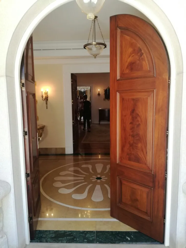 Izvanredna uprava Agrokora na čelu s povjerenikom Antom Ramljakom započela je proces prodaje nekretnine Villa Castello u vlasni&scaron;tvu koncerna.
Riječ je o nekretnini s posjedom koji se nalazi u Medveji u općini Lovran, u blizini Opatije.