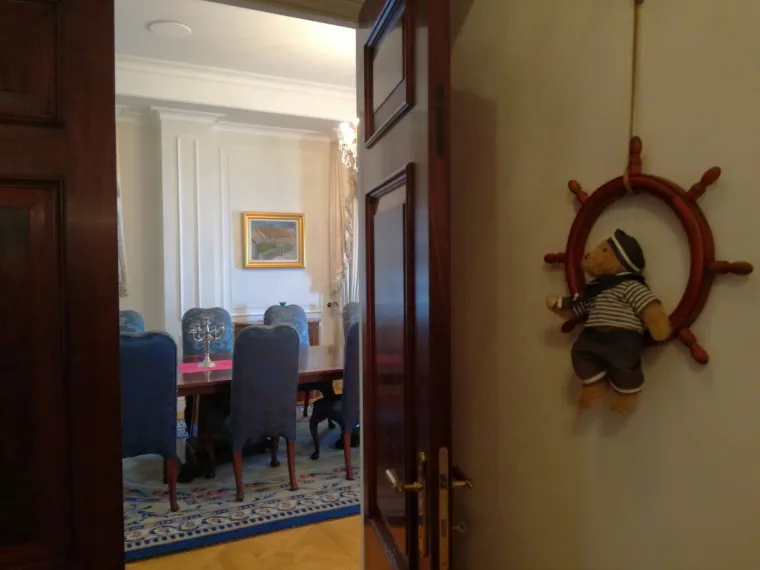 Izvanredna uprava Agrokora na čelu s povjerenikom Antom Ramljakom započela je proces prodaje nekretnine Villa Castello u vlasni&scaron;tvu koncerna.
Riječ je o nekretnini s posjedom koji se nalazi u Medveji u općini Lovran, u blizini Opatije.