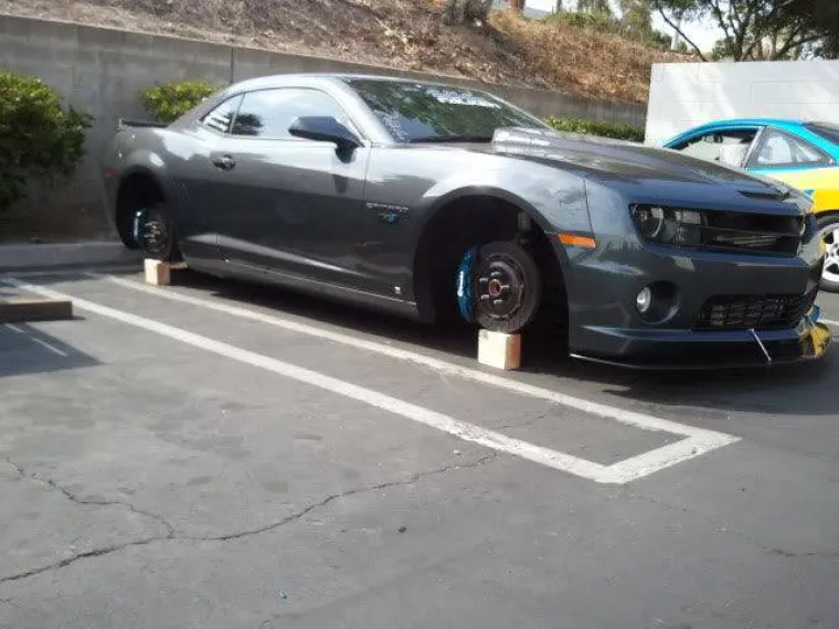 ONO KAD PARKIRA&Scaron; U KRIVOM KVARTU: Kad su se vratili po svoje limene ljubimce, shvatili su kakvu su kobnu gre&scaron;ku napravili