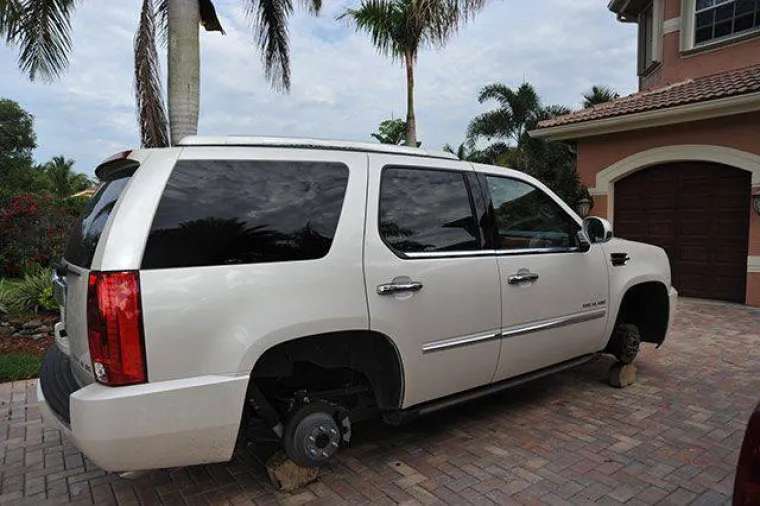 ONO KAD PARKIRA&Scaron; U KRIVOM KVARTU: Kad su se vratili po svoje limene ljubimce, shvatili su kakvu su kobnu gre&scaron;ku napravili