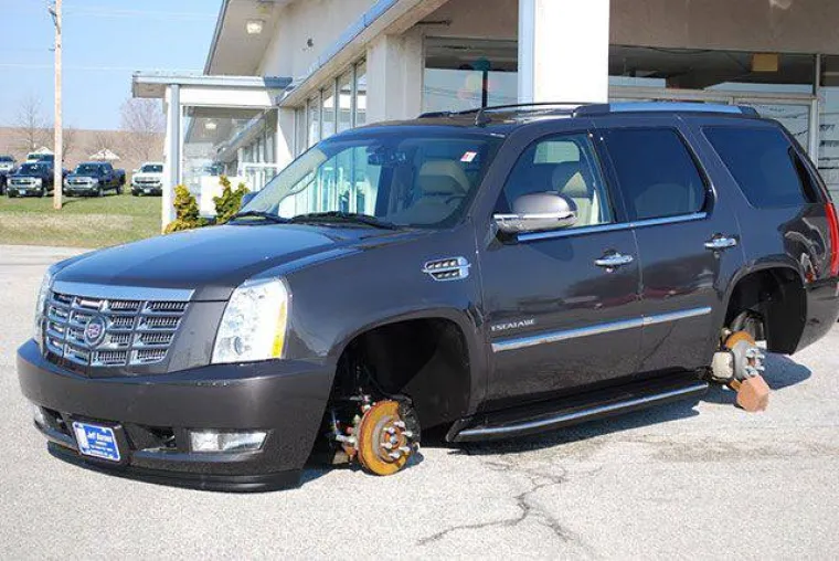 ONO KAD PARKIRA&Scaron; U KRIVOM KVARTU: Kad su se vratili po svoje limene ljubimce, shvatili su kakvu su kobnu gre&scaron;ku napravili