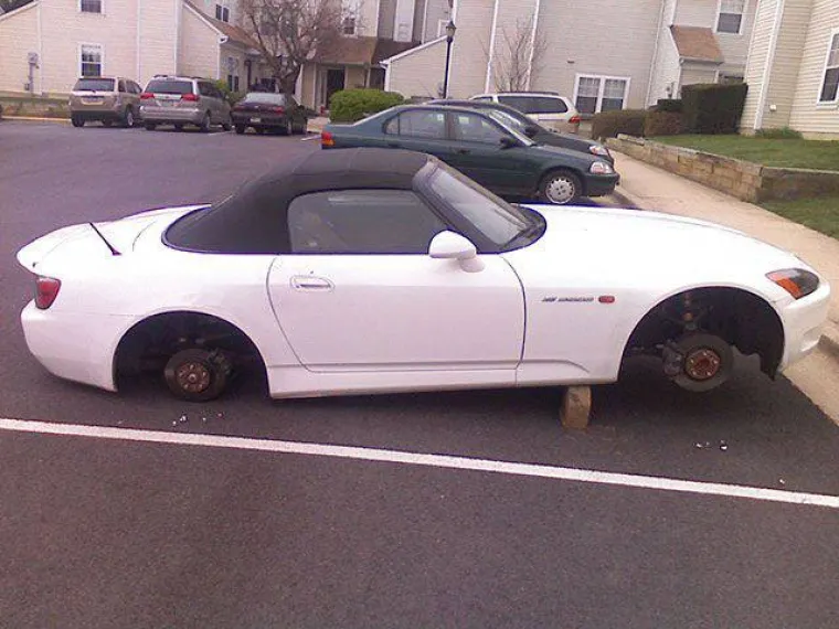 ONO KAD PARKIRA&Scaron; U KRIVOM KVARTU: Kad su se vratili po svoje limene ljubimce, shvatili su kakvu su kobnu gre&scaron;ku napravili