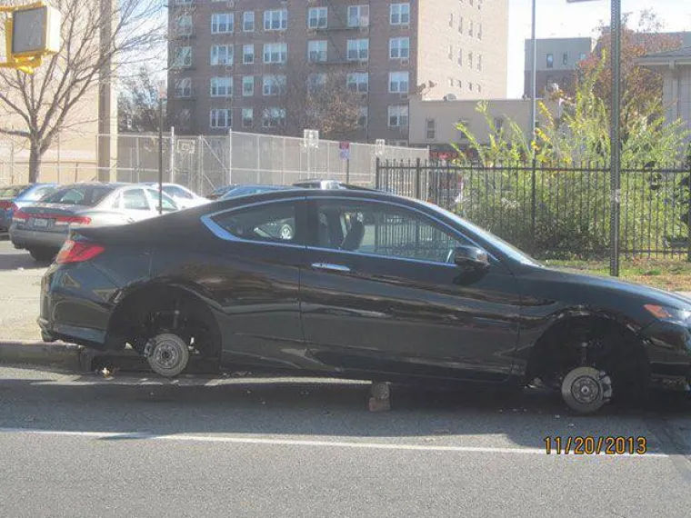 ONO KAD PARKIRA&Scaron; U KRIVOM KVARTU: Kad su se vratili po svoje limene ljubimce, shvatili su kakvu su kobnu gre&scaron;ku napravili