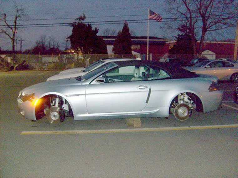 ONO KAD PARKIRA&Scaron; U KRIVOM KVARTU: Kad su se vratili po svoje limene ljubimce, shvatili su kakvu su kobnu gre&scaron;ku napravili