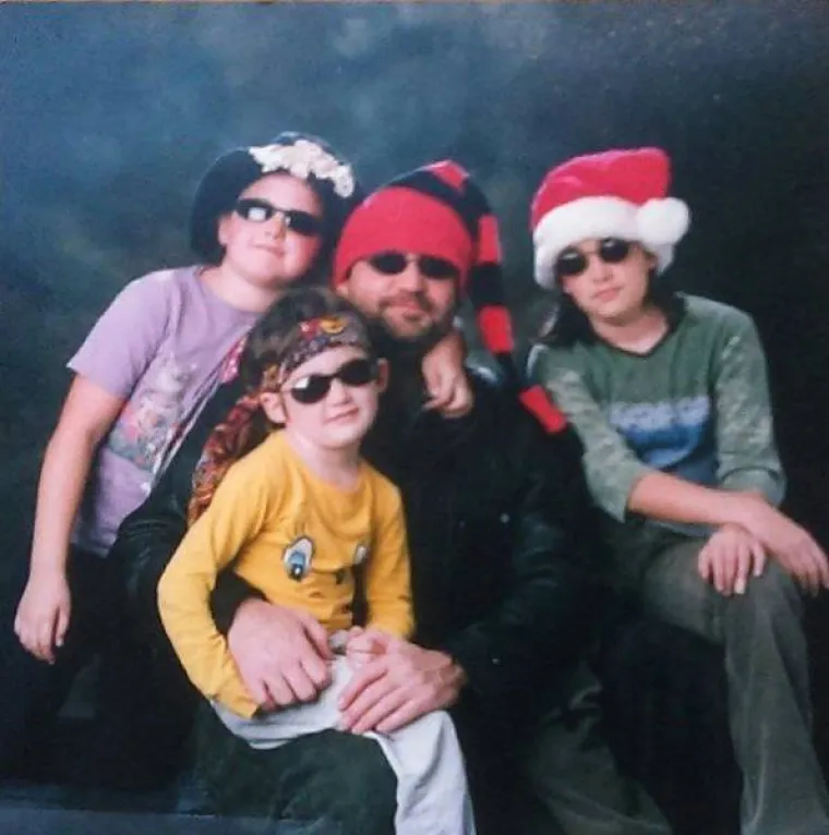 Neke od najljepših obiteljskih uspomena su zajedničke fotografije, no postoje i one obiteljske fotografije koje se čuvaju daleko od očiju javnosti. Neke od takvih fotografija okupili smo u galeriji.